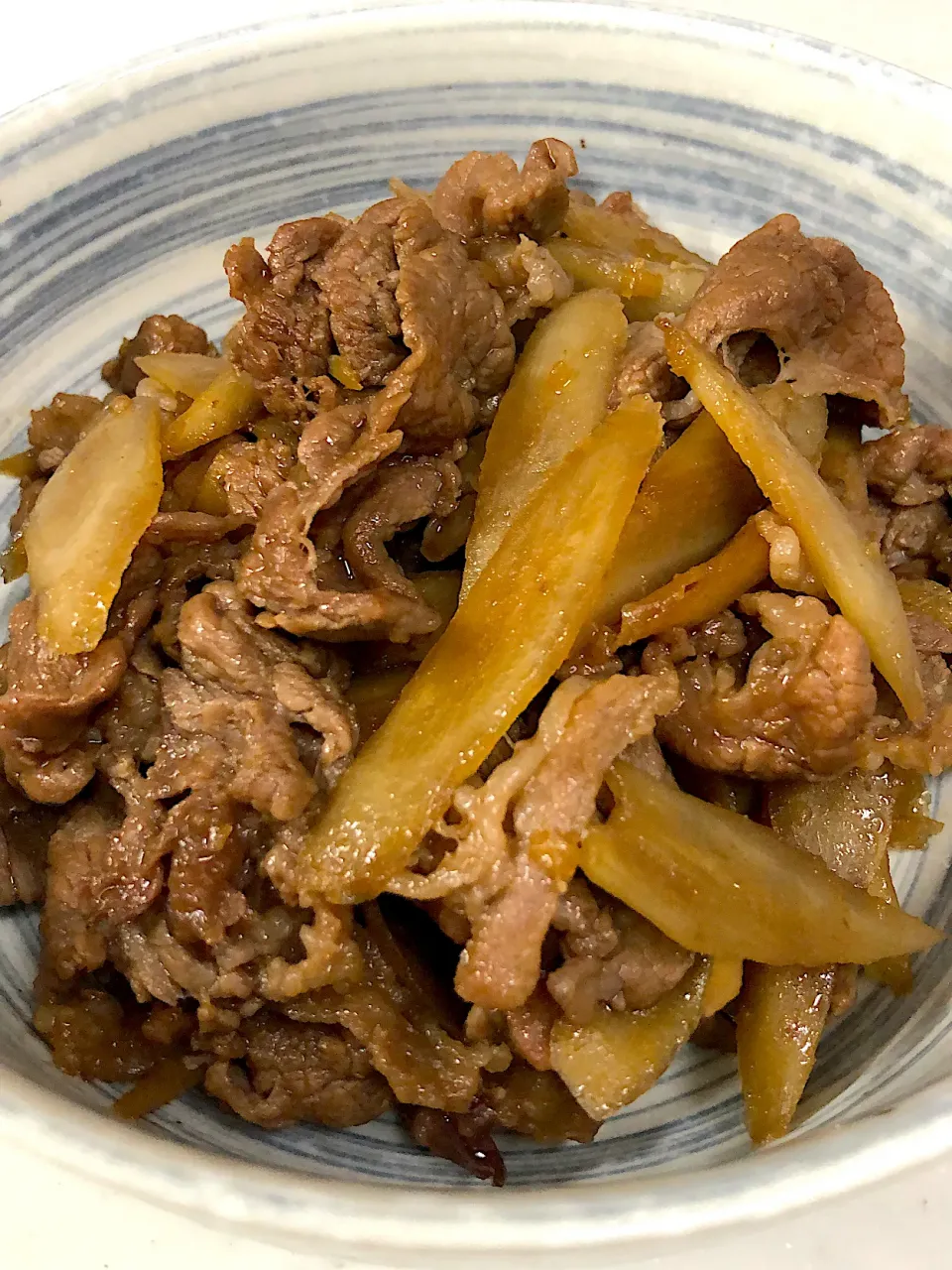 牛肉と牛蒡のしぐれ煮。ご飯がすすみます🍚|ゆーこ。さん