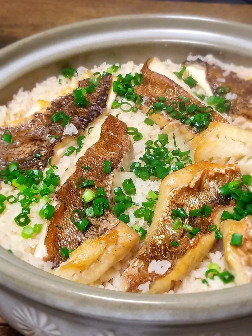 パパ作👨ウスメバルとマゾイの炊き込みご飯|ぱんだのままんさん