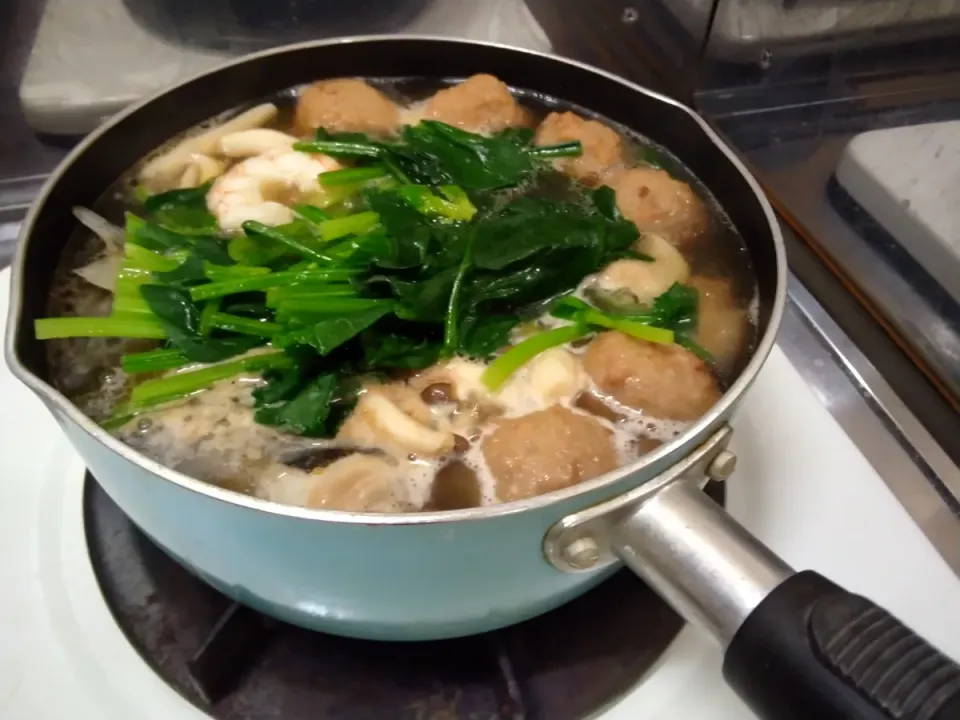 モランボンさんの至福のゆず醤油鍋用スープで、あるもの鍋にしました🍲|にんにくと唐辛子が特に好き❤️(元シャリマー)さん