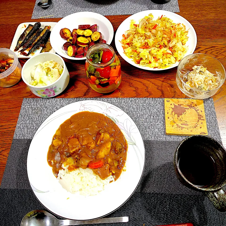 カレーライス、無限キャベツ、薩摩芋塩バター炒め、常備菜、つけもの、残りもの|yakinasuさん