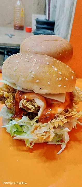 Snapdishの料理写真:zinger burger|Mehdi Ali Shandilさん