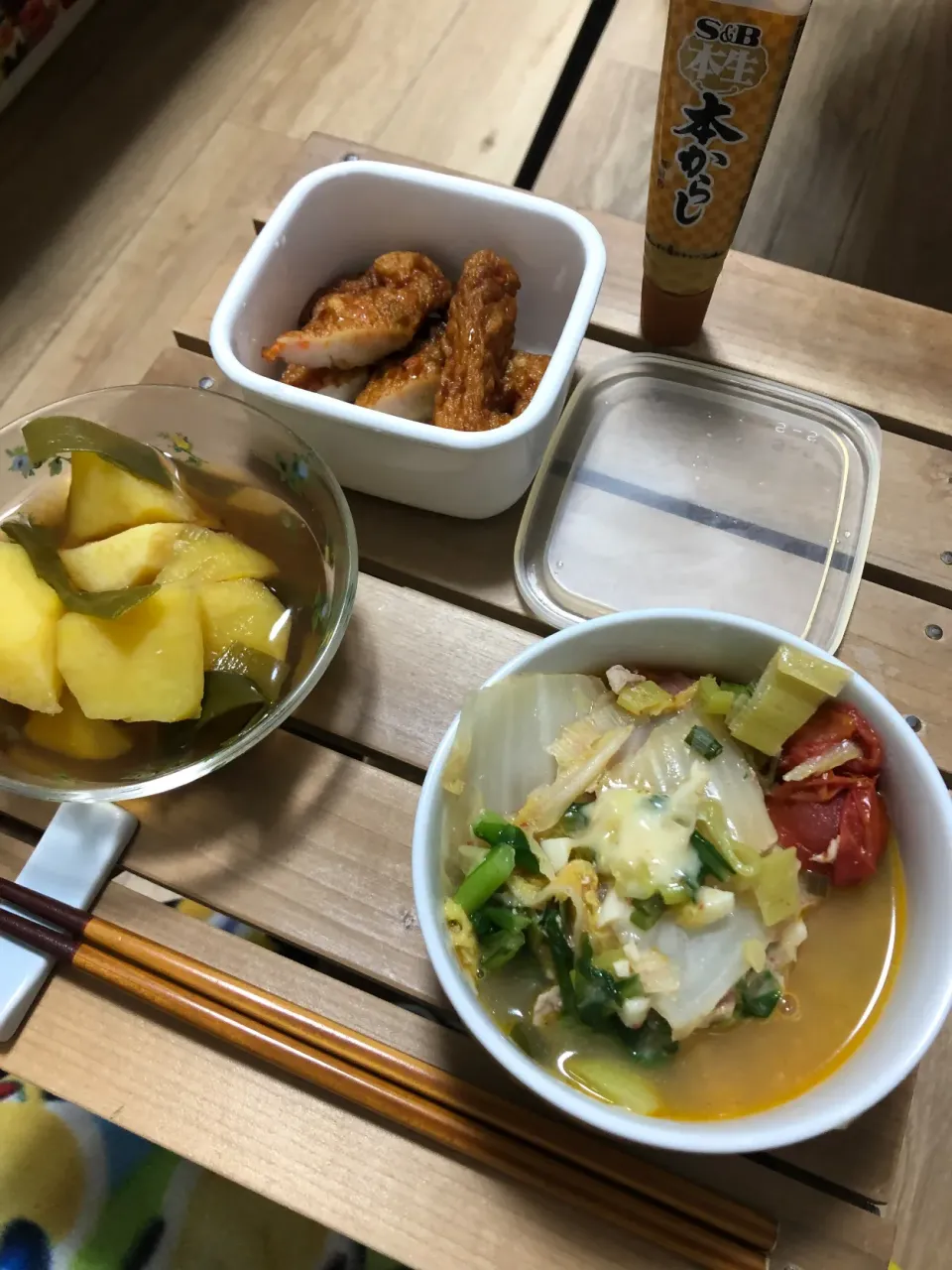 Snapdishの料理写真:・トマトチーズ鍋・さつま芋と九条ねぎの煮物・さつま揚げ（からし醤油）|ちっちゃんさん