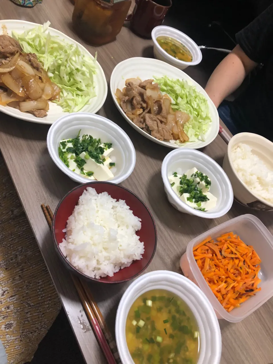 Snapdishの料理写真:・ご飯・味噌汁・豚肉の生姜焼き・冷奴・にんじんのバター炒め|ちっちゃんさん