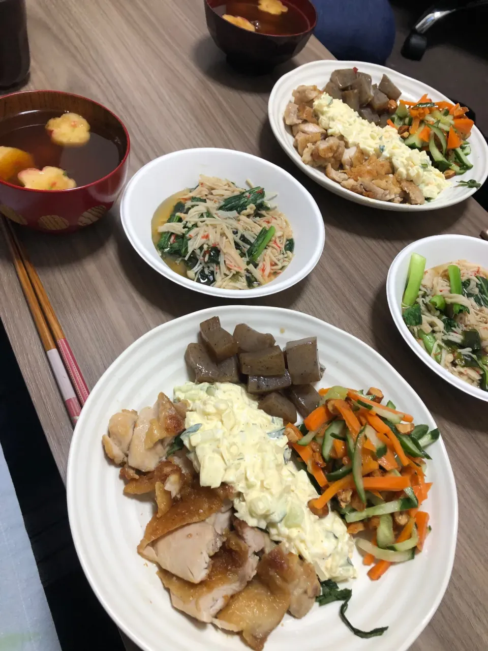 ・チキン南蛮・チンゲン菜のかにかまあんかけ・きゅうりとにんじんのアーモンドサラダ・こんにゃくのピリ辛炒め・味噌汁（麩）|ちっちゃんさん