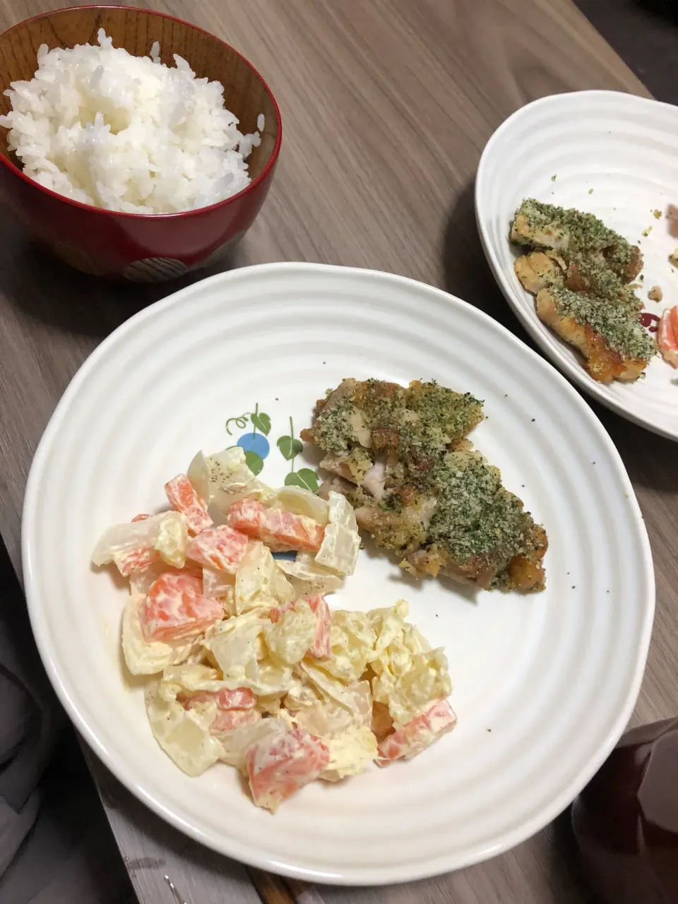 Snapdishの料理写真:・ご飯・鶏肉の香草パン粉焼き・ポテトサラダ|ちっちゃんさん