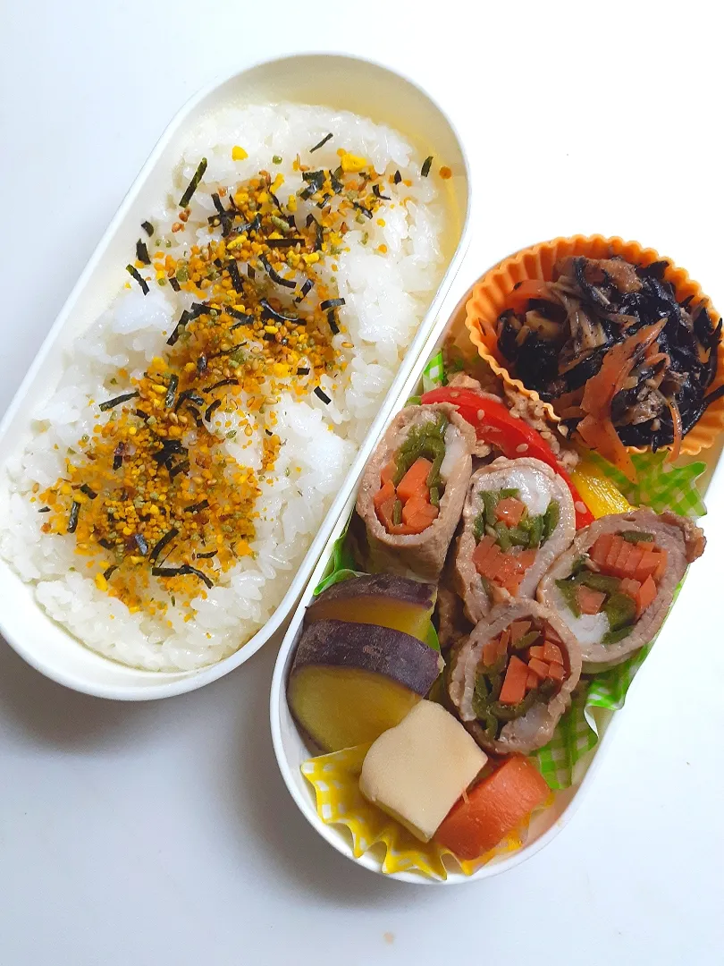 Snapdishの料理写真:☆中学生弁当☆のりたまごはん、ひじき煮物、無限ピーマン、野菜肉巻き、薩摩芋、高野豆腐|ｼｮｺﾗさん