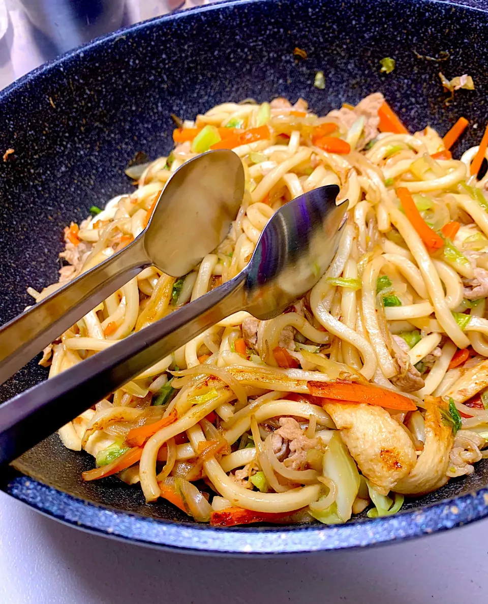 Snapdishの料理写真:Stir-fried Udon (using that I bought at Costco)|gonbenさん