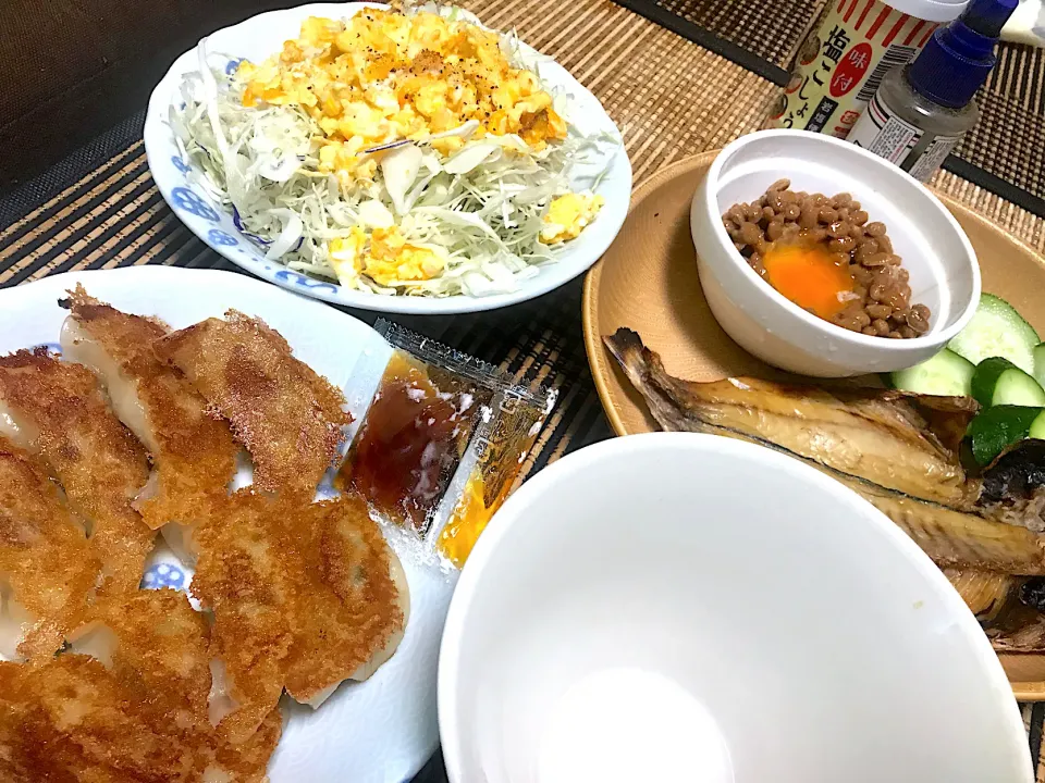 鯵の干物、焼き餃子、サラダ|まみみさん