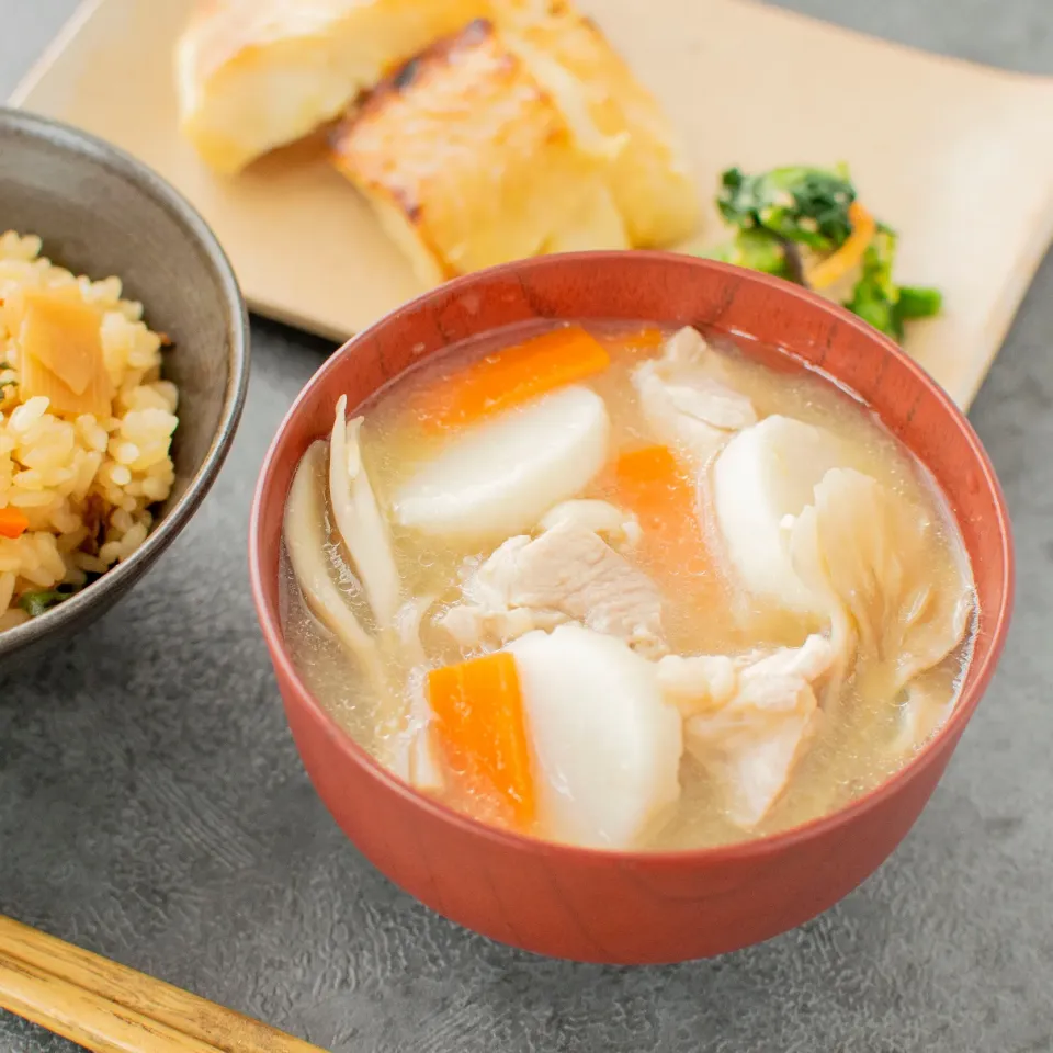 追いこうじみそで♪鶏肉と里芋のみそ汁♪|ハナマルキさん