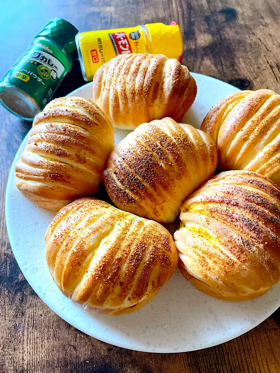 ふりふりするだけ~カレーウールロールパン🥐|とんちんさん