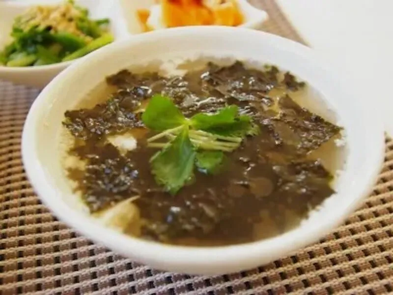 豆腐と韓国海苔のレンチンスープ……火も包丁も使わない！ #AllAbout|All About 料理レシピさん