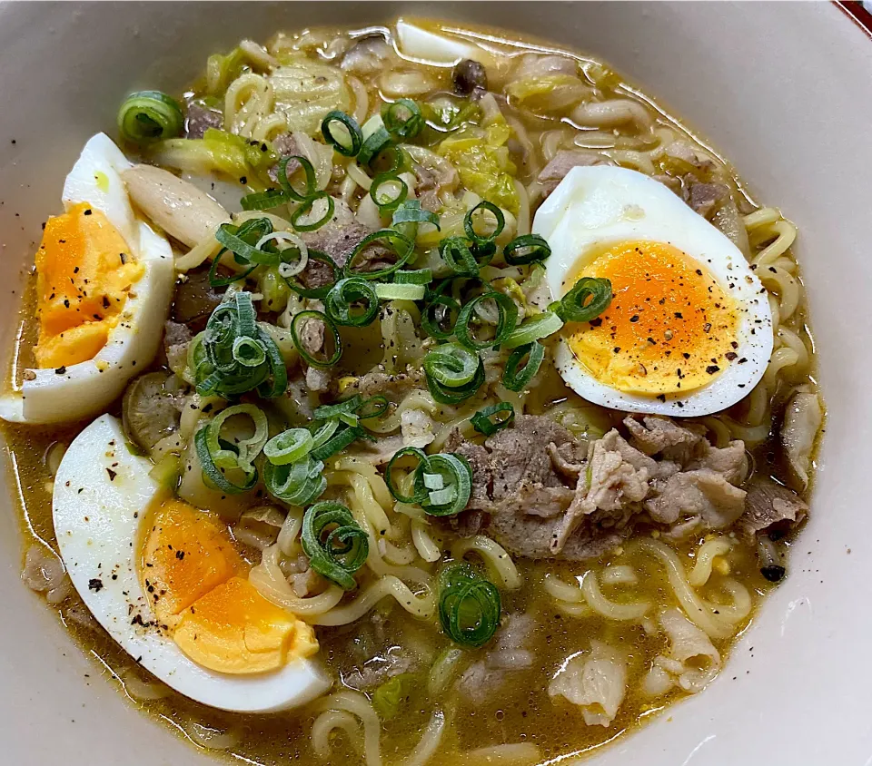 魚介豚骨醤油ラーメン|すくらんぶるえっぐさん