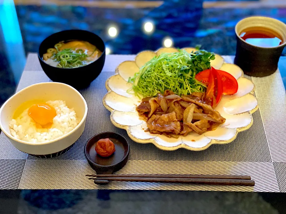 休日のお昼ご飯🍚は、豚肉の生姜焼き✨|yokoさん