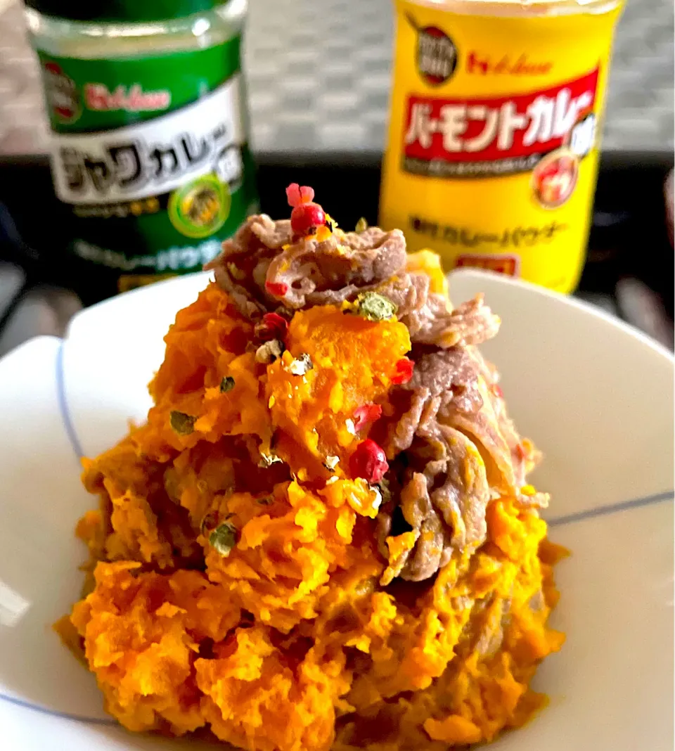 何って訊かれるけど食べたら美味しい牛肉とかぼちゃの温かいサラダ。味付きカレーパウダー味。|milanmilanさん