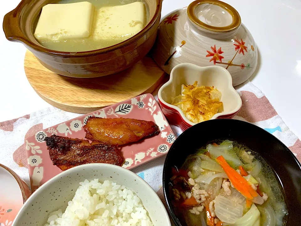 湯豆腐　カレイのみりん干し　ひき肉和風スープ|ゆさん