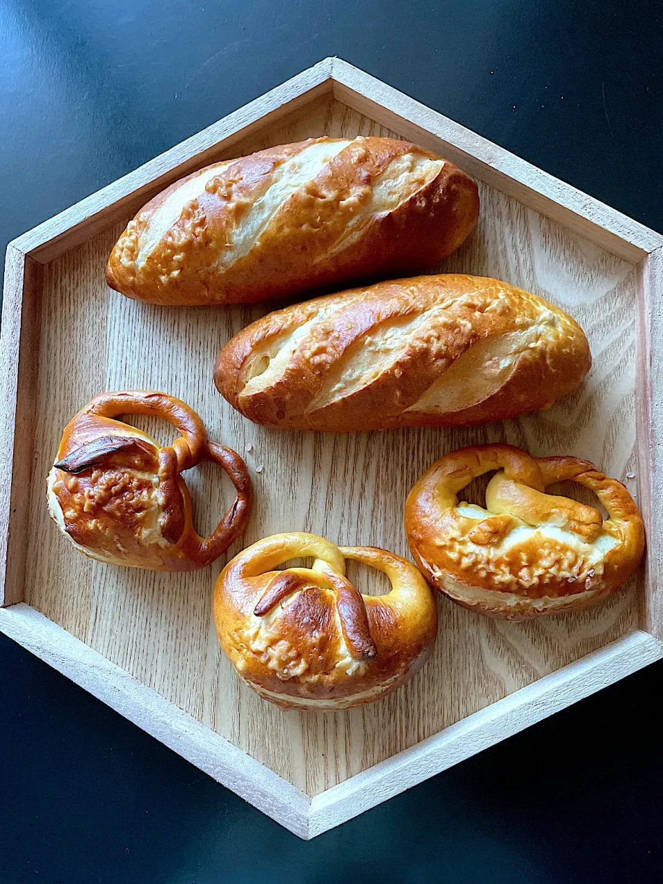 初めて焼いたプレッツェル🥨とラウゲンシュタンゲ~ドイツパン|とんちんさん