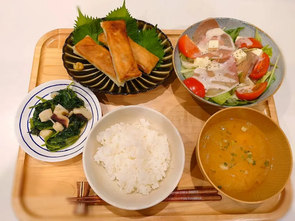 五目海老春巻き、生ハムのシーザーサラダ、ほうれん草とタコのバターソテー、じゃがいもと玉ねぎの味噌汁|sorsmdさん