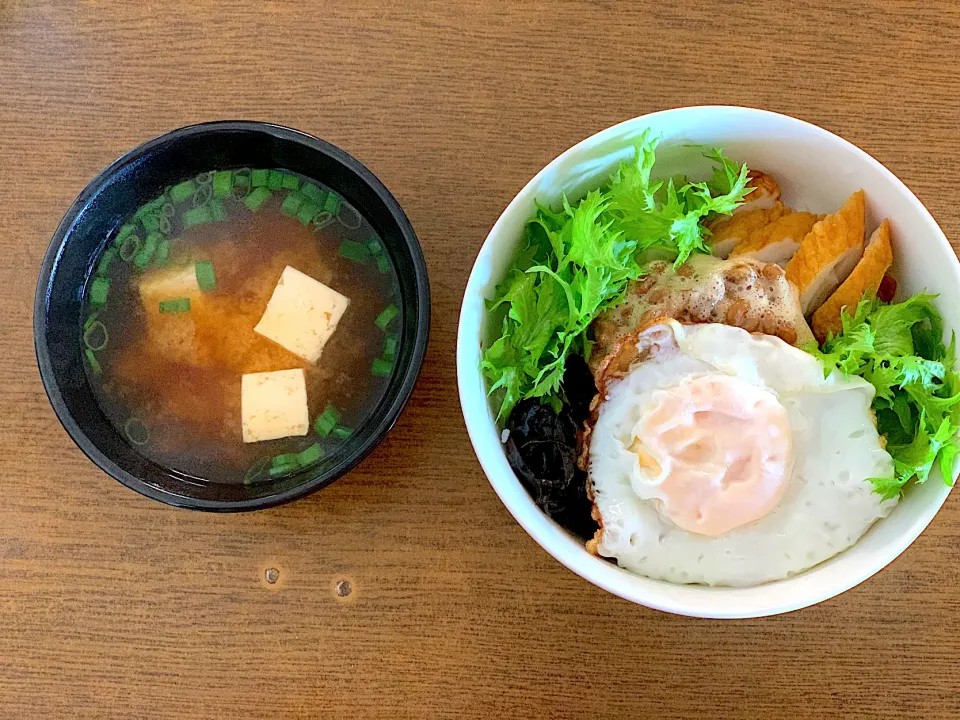 Snapdishの料理写真:色々乗っけ盛り丼　以外と美味しかった👍|Akemi Alexandruさん