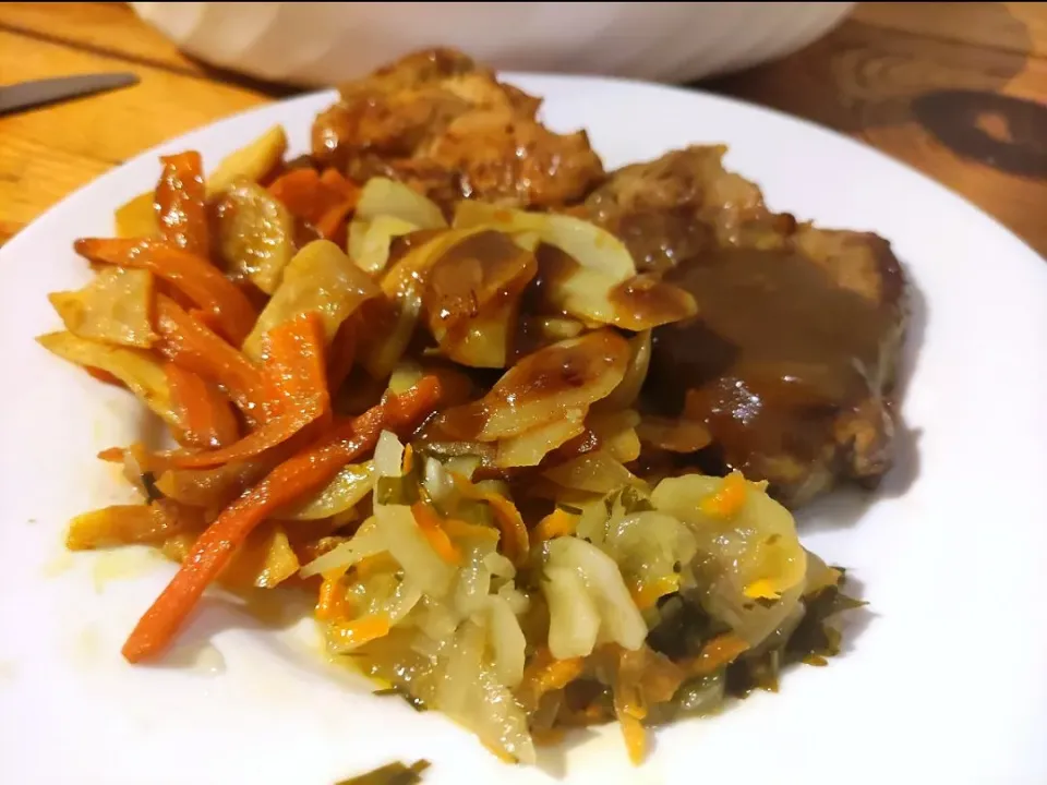 Potatoes with onion, carrot with celery, pork, chicken and pickled salad.|Michał Kobaさん