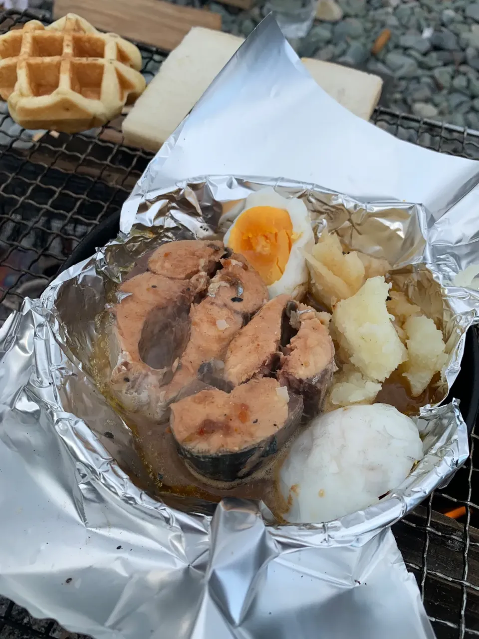 キャンプ飯⛺️サヴァ缶でアヒージョ|とももさん