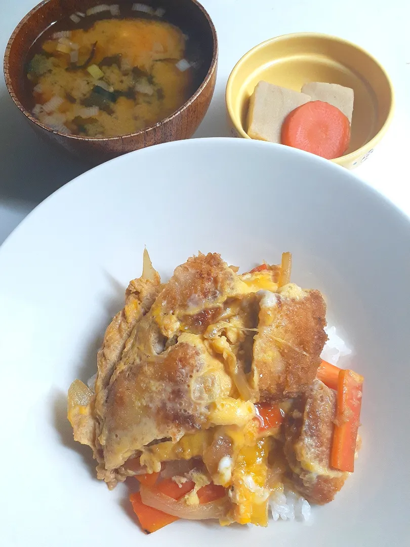 ☆家にあるもので夕飯☆ヒレカツ丼、高野豆腐、味噌汁|ｼｮｺﾗさん