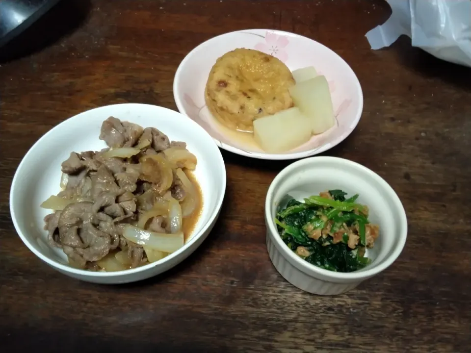 生ラム肉の生姜焼き(たれはひかり味噌さんのスパイスとフルーツ香る味噌で仕上げたしょうが焼きのもと)、がんもどきと大根の煮物(こずりんさんから頂き物の手作り昆布でだしをとって、ヤマサこれ!うま!!つゆと水飴で味つけ)、ほうれん草のピーナッツバター和え(オーガニックのピーナッツバター、ヤマサこれ!うま!!つゆ、水飴)|にんにくと唐辛子が特に好き❤️(元シャリマー)さん