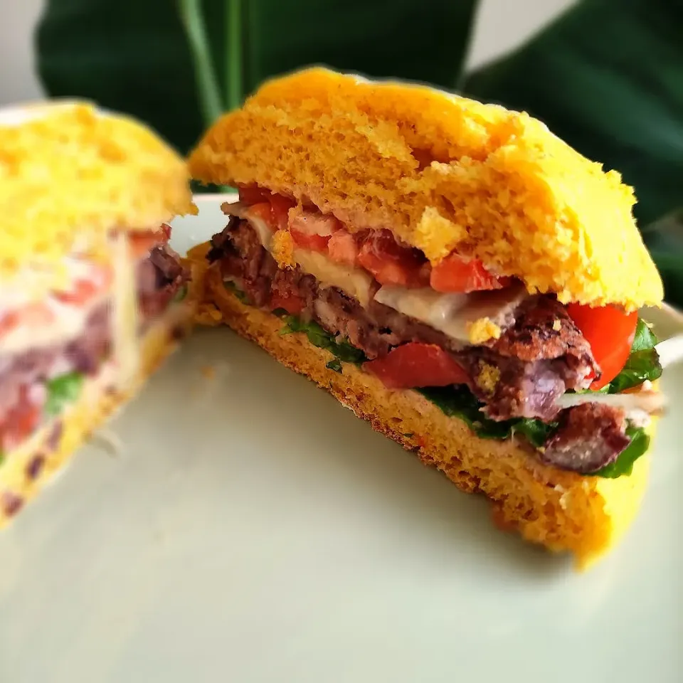 Intérieur du burger potiron avec galette de haricot rouge|Sophieさん