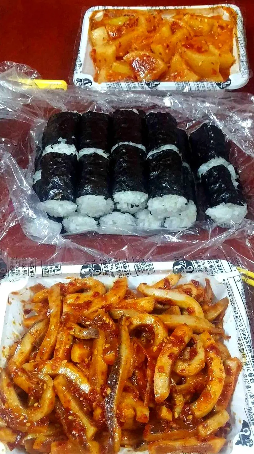 delicious combo - seaweed rice roll, hot and spicy saute squid, pickled radish|steven z.y.さん