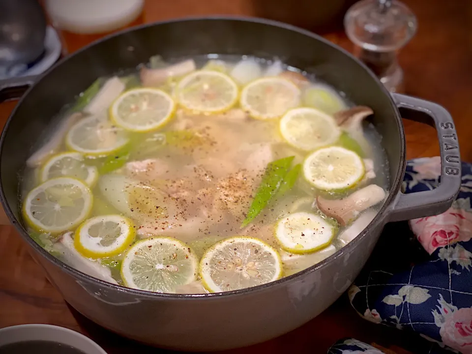 ほのかな酸味♡鶏塩レモン鍋🍋|まめすけ。さん