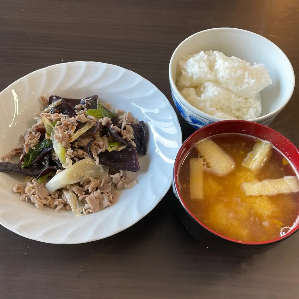 豚肉と長葱とキクラゲの塩ダレ炒め・かぼちゃと油揚げの味噌汁|a-parkさん