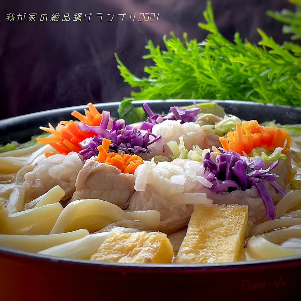 フライパンで作る肉巻き野菜のうどん鍋　野菜たっぷり🥬これ！うま‼︎つゆでやさしい味です😊|パパ氏さん