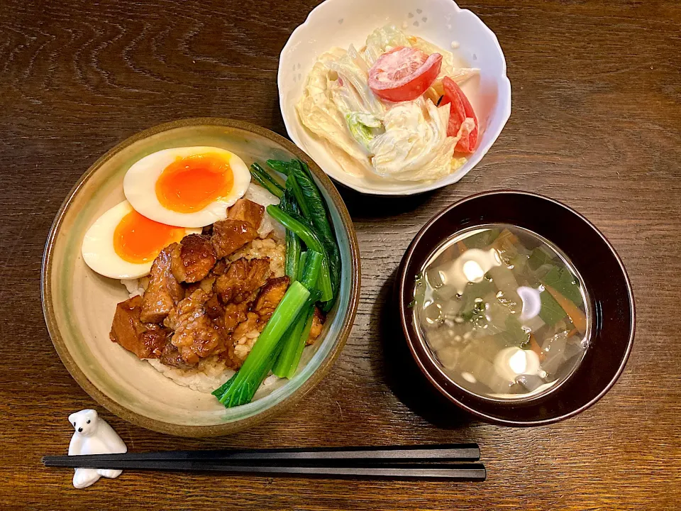 ルーロー飯、白菜とトマトのサラダ、白菜と高菜のお汁|カドラさん