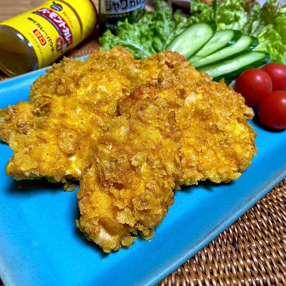 バリバリ雷チキン！～鳥むね肉のカレー味コーンフレーク揚げ～|sakurakoさん