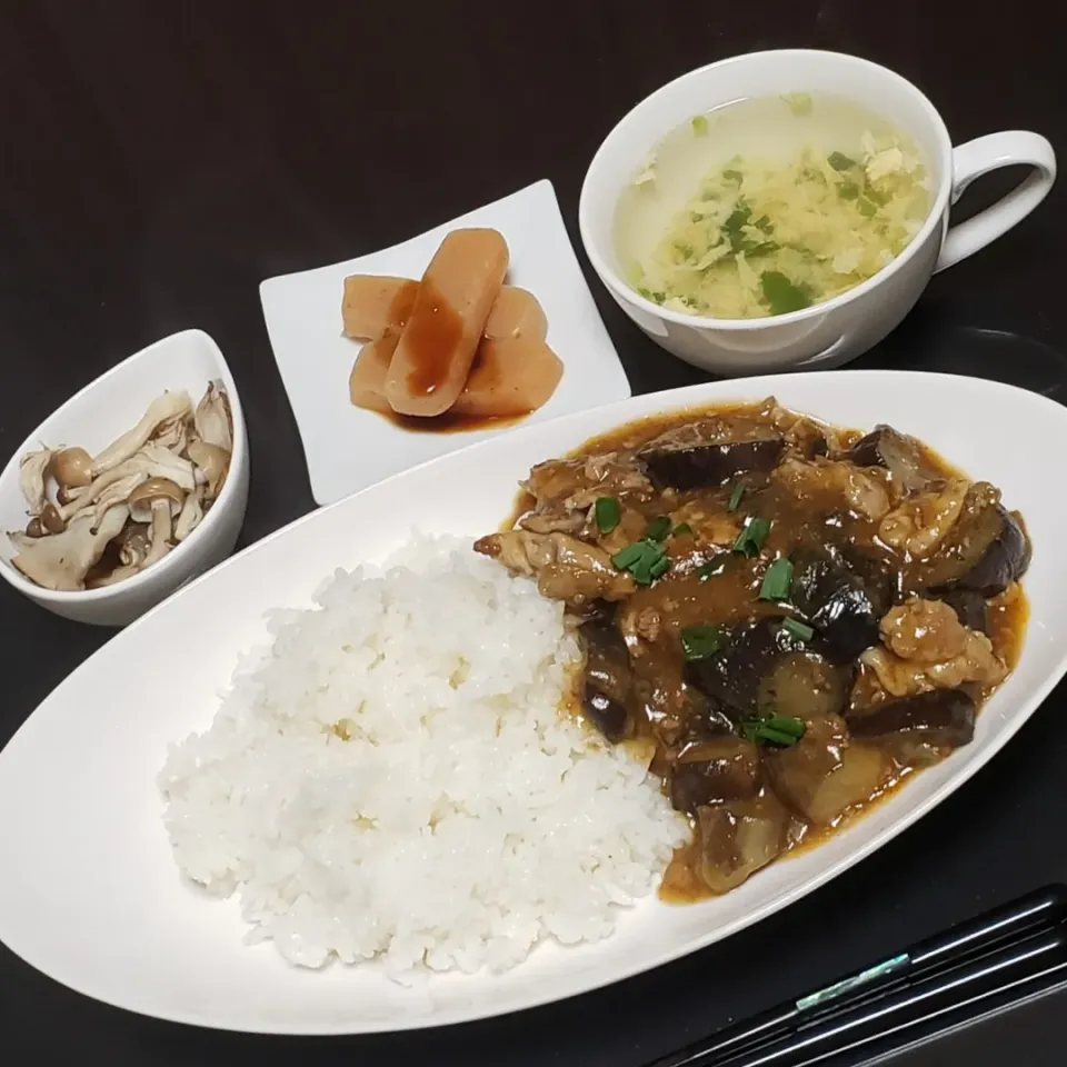 Snapdishの料理写真:茄子と豚肉のピリ辛炒め丼|Yukiさん