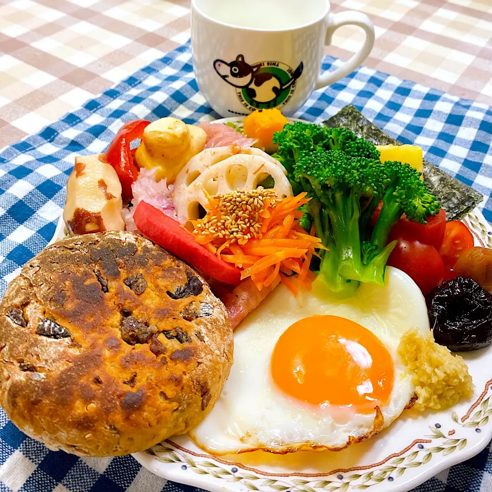 今日の朝ごはん★味噌と麹入り全粒粉と南部ゆきちから小麦で作ったレーズンパン|riko30294さん