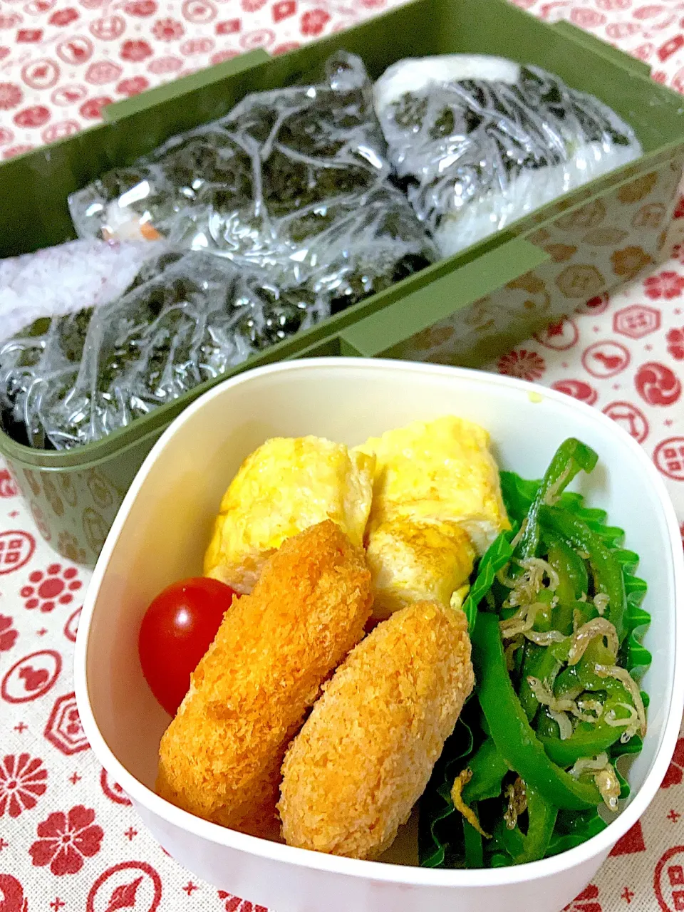 Snapdishの料理写真:おにぎり弁当|SaDaさん