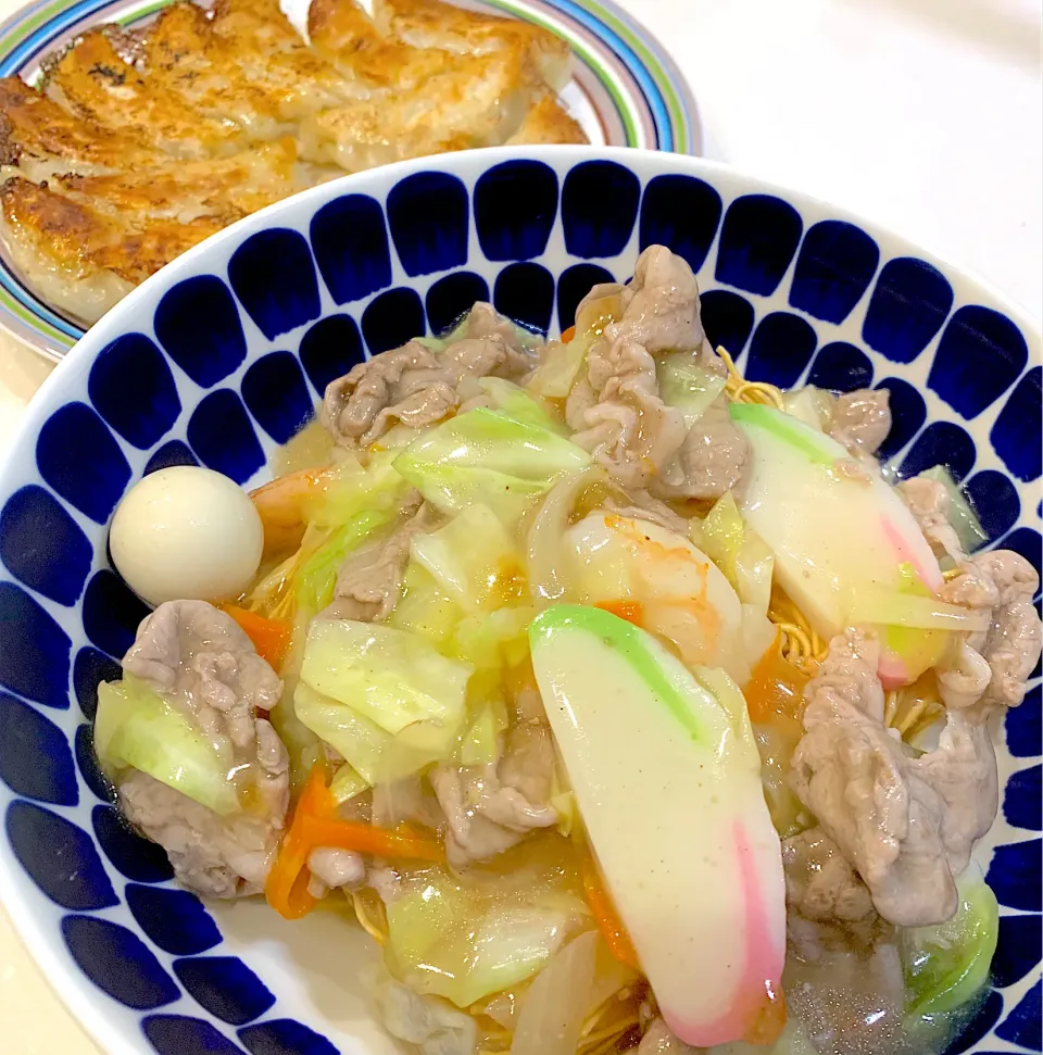 夜ご飯😊皿うどん、ぎょうざ🥟|とまこ(*^o^*)さん