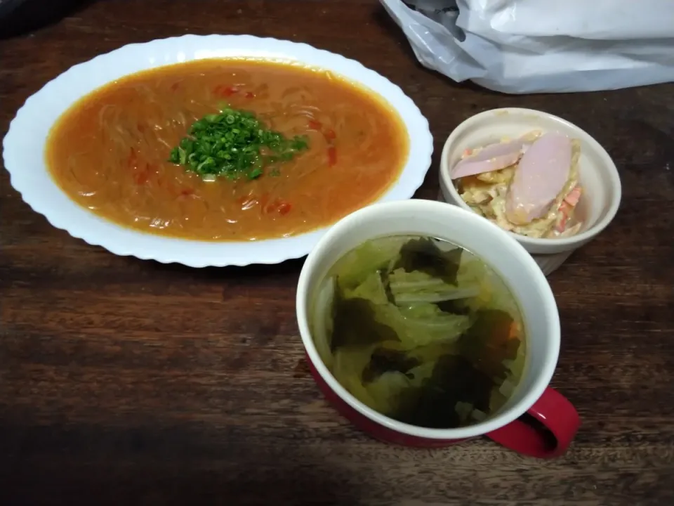 今日の晩ごはん

麻婆春雨
魚肉ソーセージのコチュジャンとマヨネーズで味つけしたポテサラ
スープ|にんにくと唐辛子が特に好き❤️(元シャリマー)さん