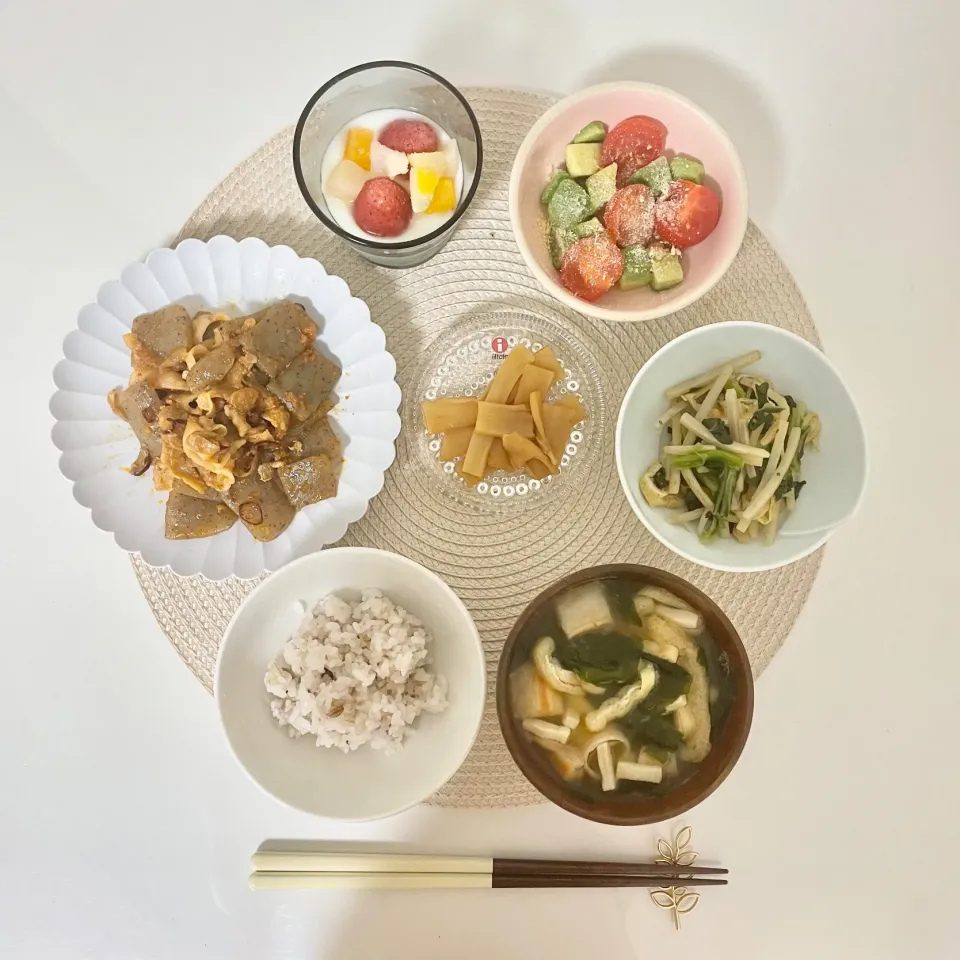 Snapdishの料理写真:豚バラとこんにゃくと玉ねぎのピリ辛炒め|ranさん