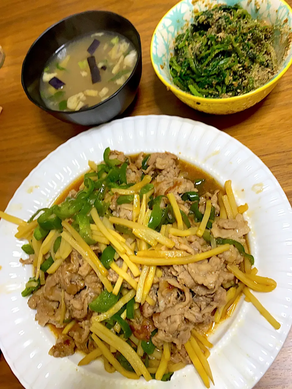 Snapdishの料理写真:青椒肉絲、ほうれん草胡麻和え、ナスの味噌汁|aico☆さん