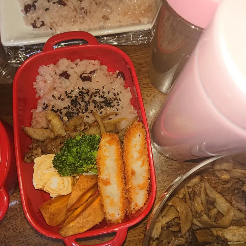 私弁当🍱
  赤飯
電気圧力鍋練習中😅|miimiさん