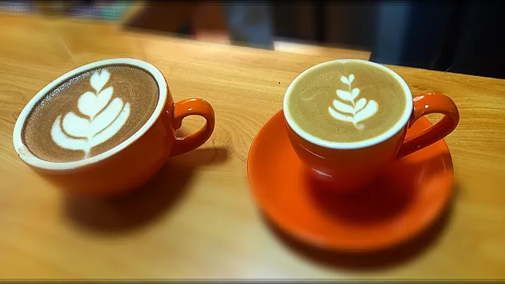 Regular and Mni Latte|Agmyat Kyawさん