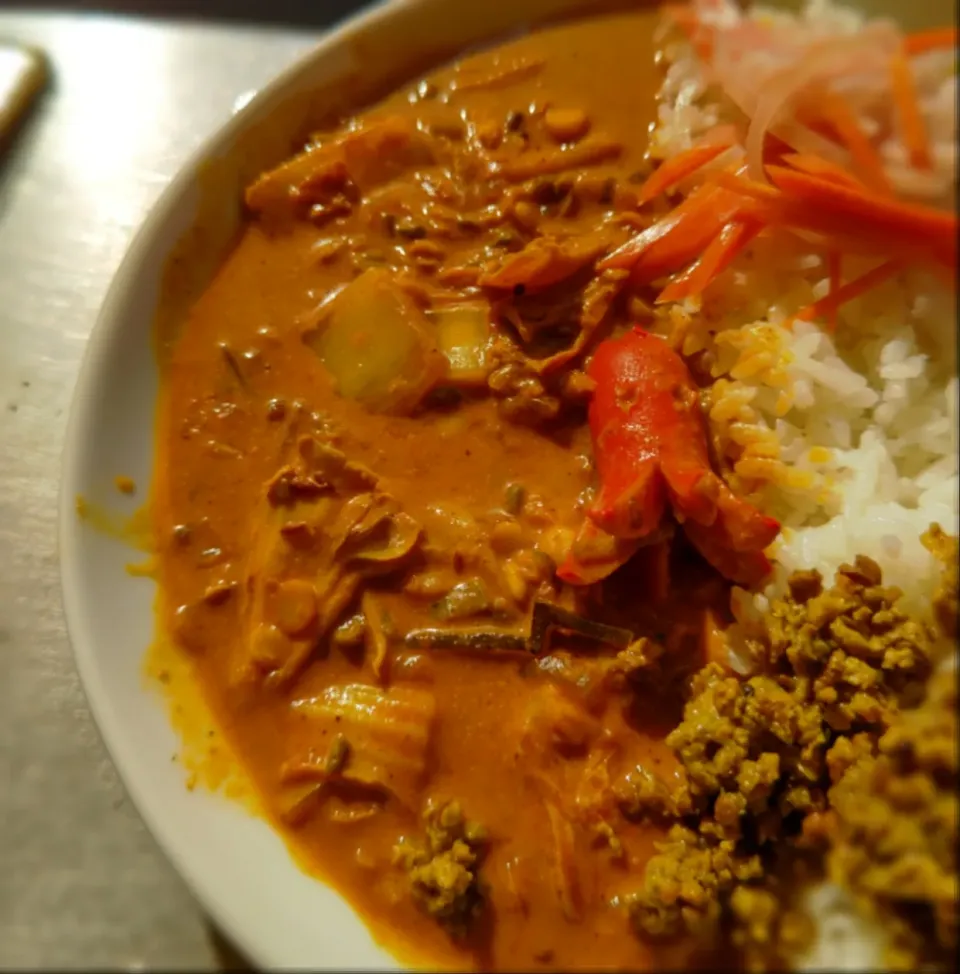 マイタケと白菜のミックスダルカレーwithタコさんウィンナー🐙|ふじわらたくやさん