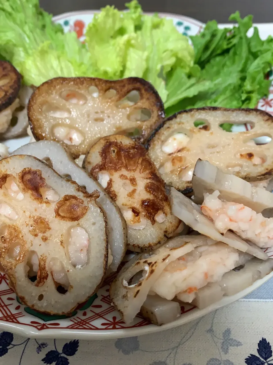 Snapdishの料理写真:レンコンの海老とはんぺんの挟み焼き✨|tamemitiさん