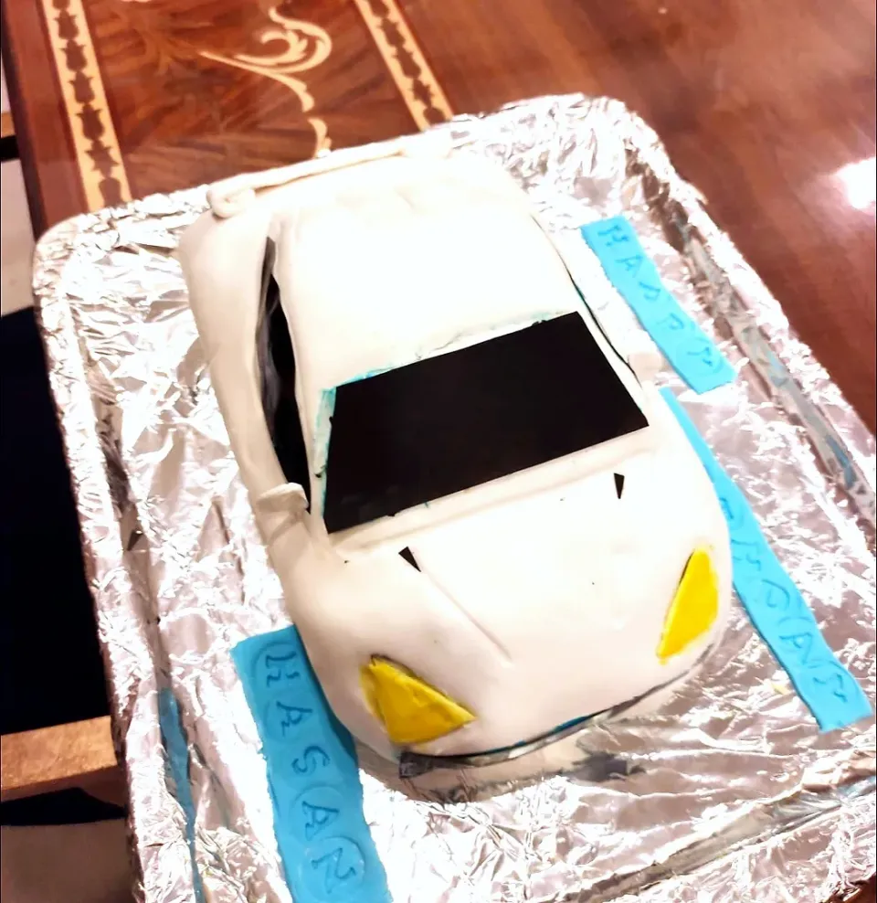 car cake|Hafsa Zulfiqarさん