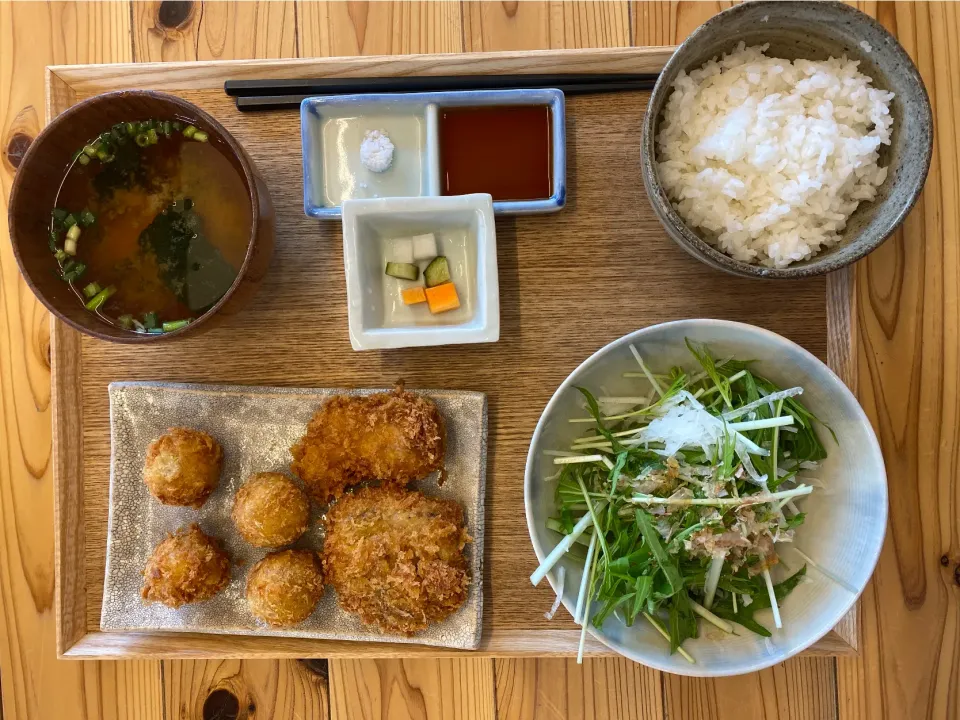 Snapdishの料理写真:コロッケ　ヒレカツ　定食|tadaroさん