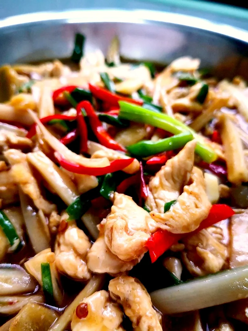 Stir Fry Chicken Breast & Lotus Root with Chilli Bean Sauce|Alicia Kokさん