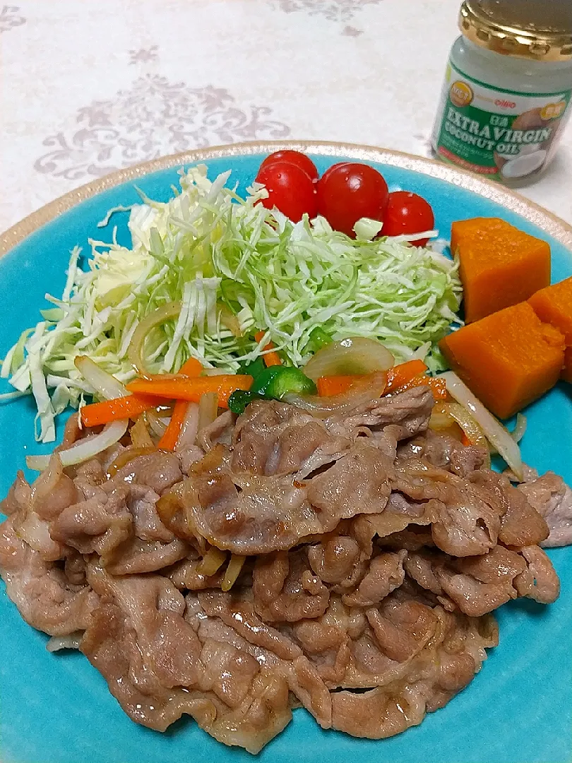 Snapdishの料理写真:☆今日の晩ごはん☆　ココナッツオイルで豚の生姜焼き|hamamaさん