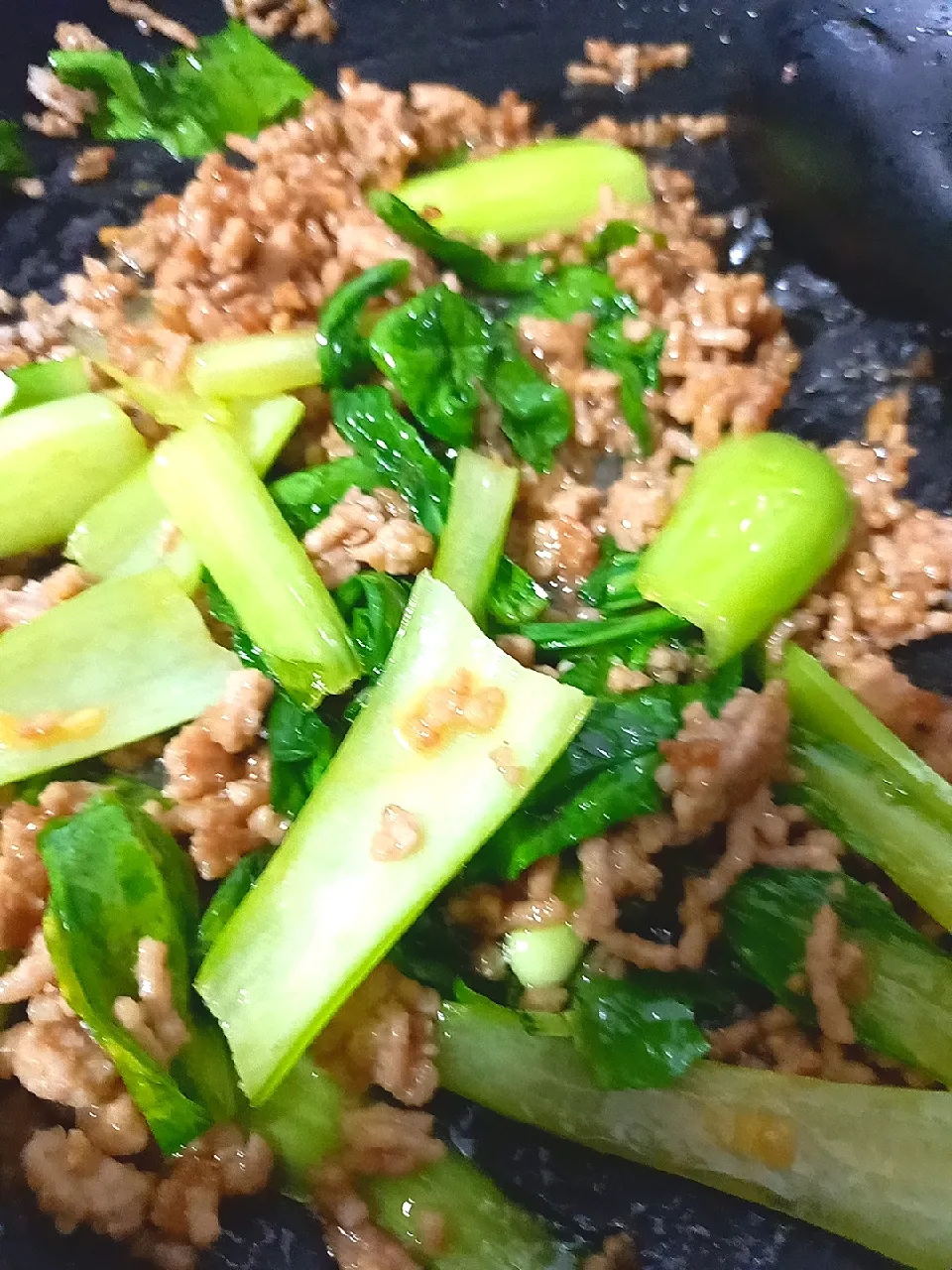 チンゲン菜とひき肉の味噌炒め|れりなりさん