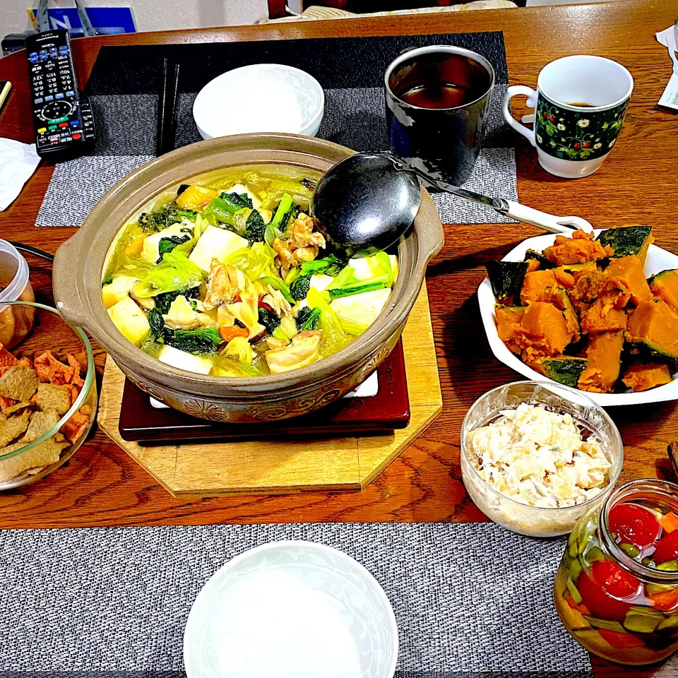 鶏モモ肉と野菜の寄せ鍋、南瓜の煮物、常備菜、漬物|yakinasuさん